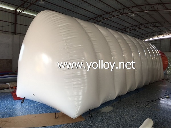 Airtight inflatable structure for making snow house