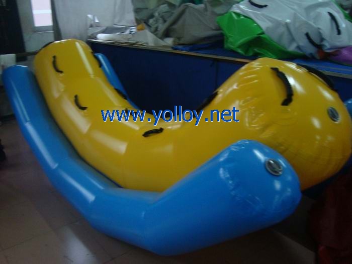 Inflatable water totter teeter for water sports splash
