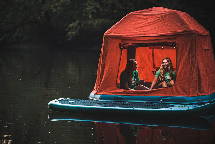 inflatable raft